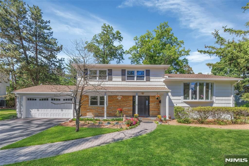 Property Photo:  5 Fairview Avenue  NJ 07052 