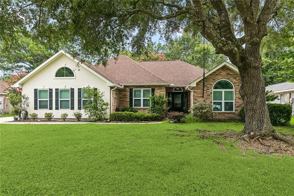 Property Photo:  10 Wickfield Drive  LA 70433 