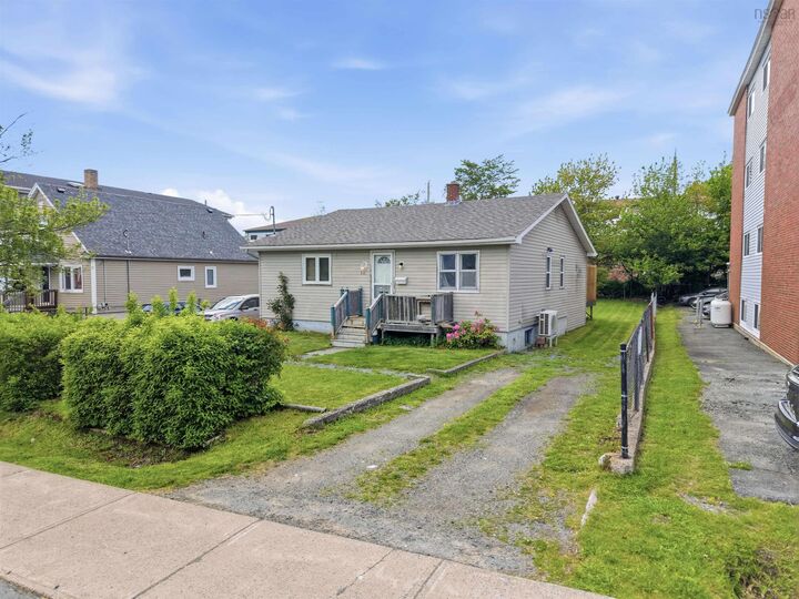 22 Sylvia Avenue — photo 1