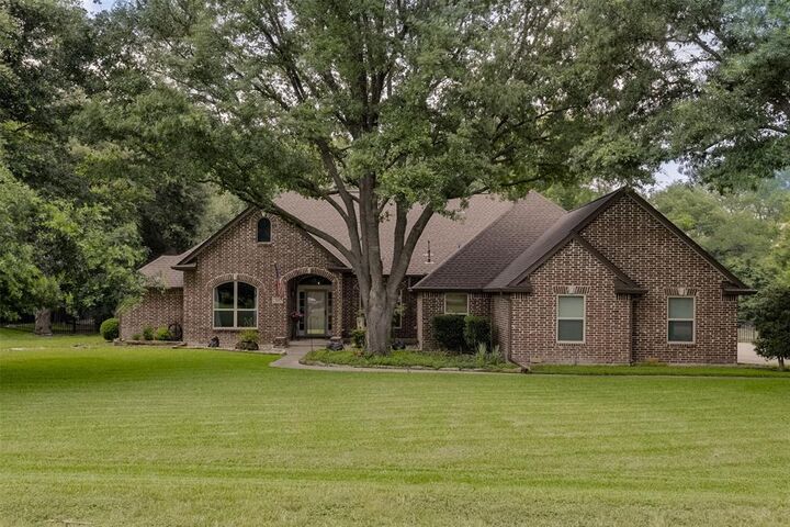 Property Photo: 515 Seneca Drive TX 75165