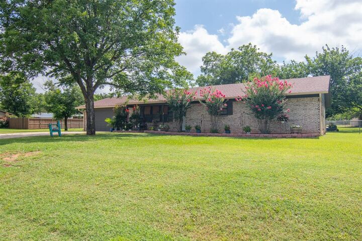 Property Photo:  105 Greentree Circle  TX 76802 