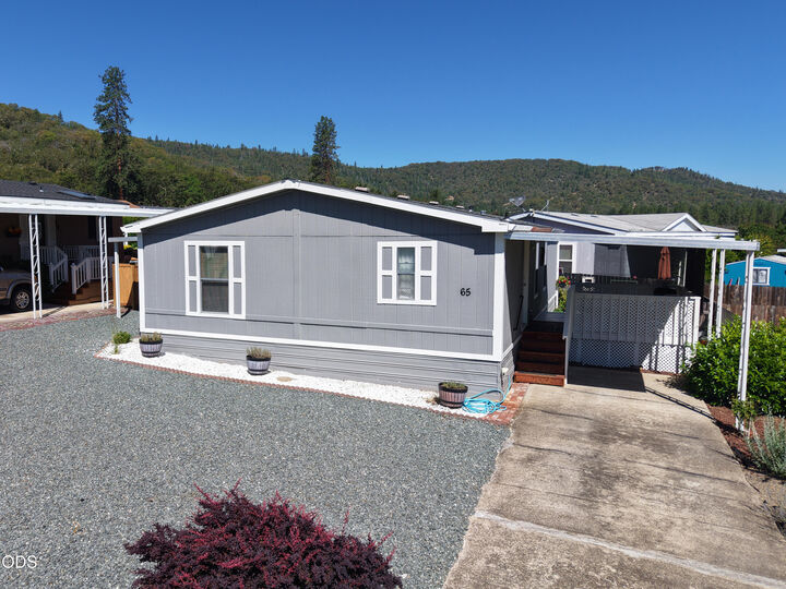 Property Photo: 8401 Old Stage Road Unit 65 OR 97502