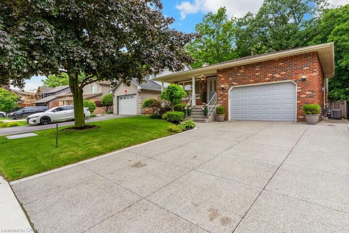 Property Photo: 31 Pinewarbler Drive ON L9A 4Z8