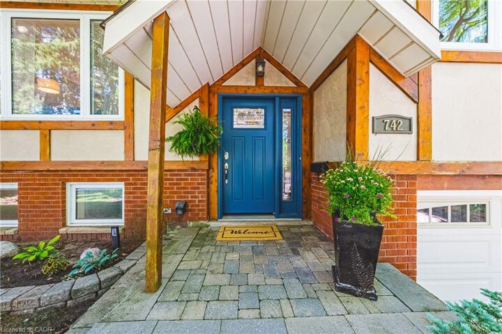 Property Photo: 742 Francis Road ON L7T 4A3