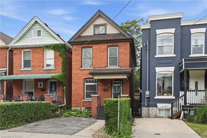 Property Photo:  19 Huntley Street  ON L8L 5X8 