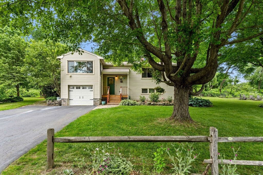 Property Photo:  3 Colonial Dr  MA 01460 