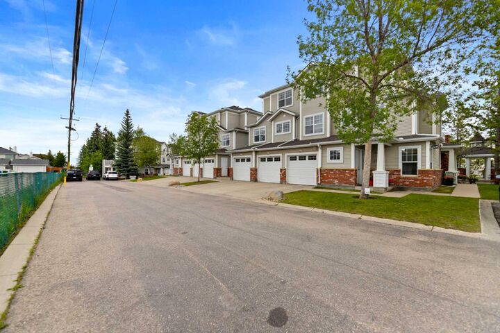 Property Photo: 7171 Coach Hill Road SW 3204 AB T3H 3R7