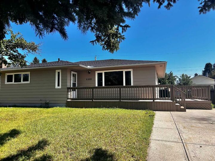 4406 Fordham Crescent SE — photo 1