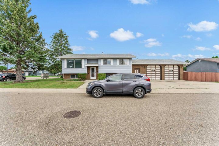 Property Photo:  13 Rossland Place SE  AB T1B 1Z8 