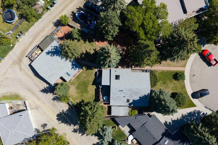 Property Photo: 310 Huntham Place NE AB T2K 4G7