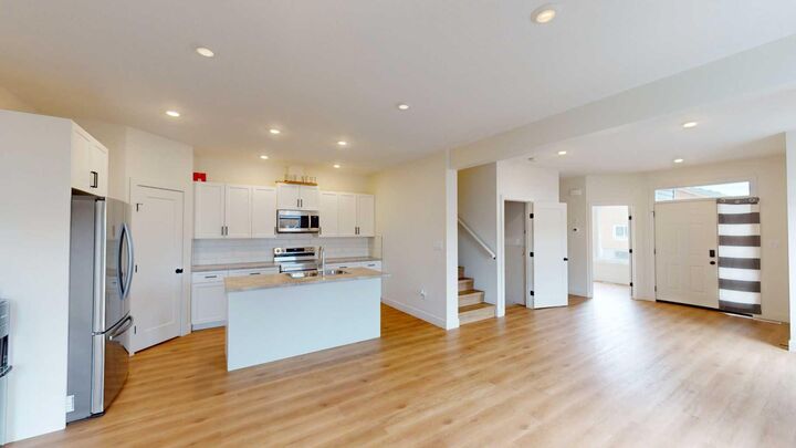 Property Photo:  10321 149 Avenue B  AB T8X 0S1 