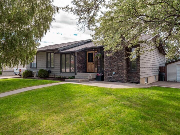 Property Photo: 506 10 Street AB T0L 0Z0