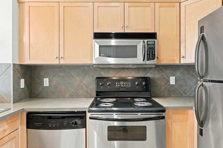 Property Photo: 133 Rockyledge View NW 11 AB T3G 5X2