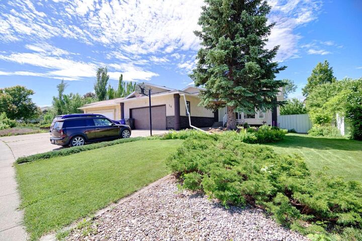 Property Photo:  14 Mt Brazeau Road W  AB T1K 6L6 