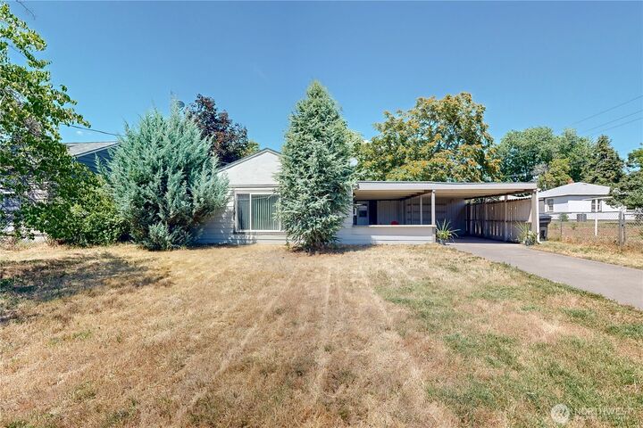 Property Photo:  735 NE Spitzenburg Street  WA 99324 