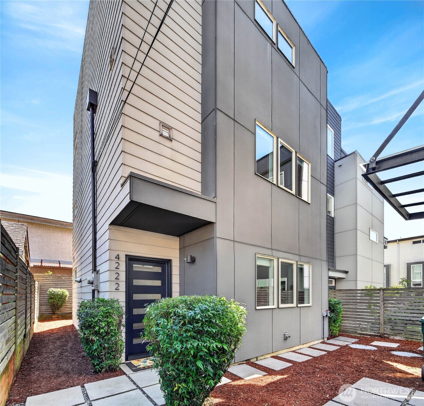 Property Photo: 4222 Linden Avenue N WA 98103