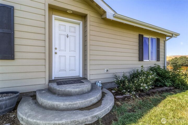 Property Photo:  1247  Watson Loop  WA 99360 