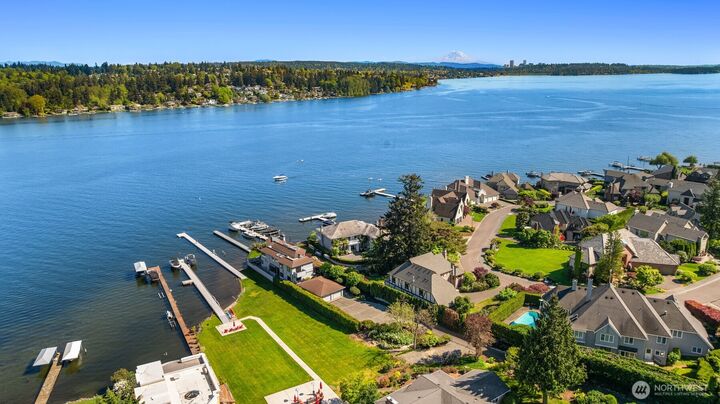 Property Photo:  8503 NE Juanita Drive  WA 98034 