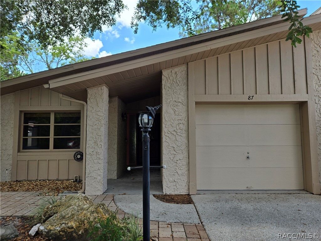 Property Photo:  87 Golfview Drive  FL 34446 