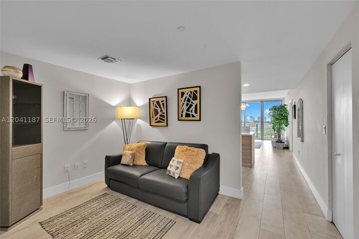 Property Photo:  16385 Biscayne Blvd 1020  FL 33160 
