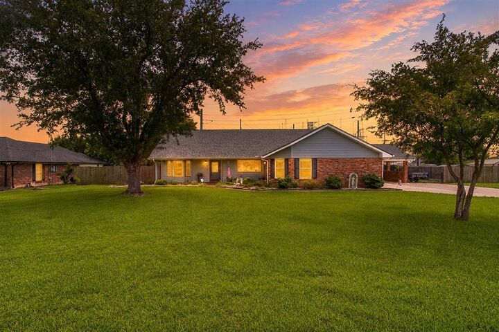 Property Photo:  515 S Lake Court Drive S  LA 70605 