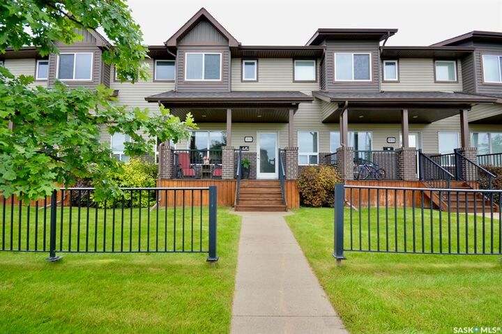 Property Photo:  1018 Willowgrove Crescent  SK S7W 0H7 