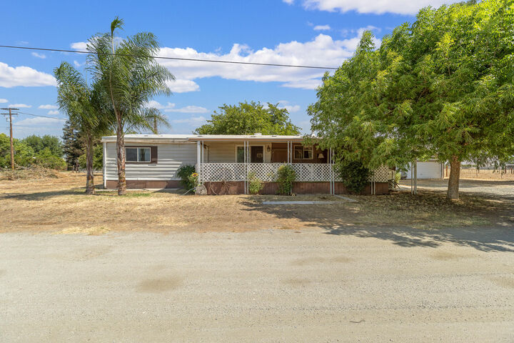 Property Photo: 21296 Ave 188 CA 93267