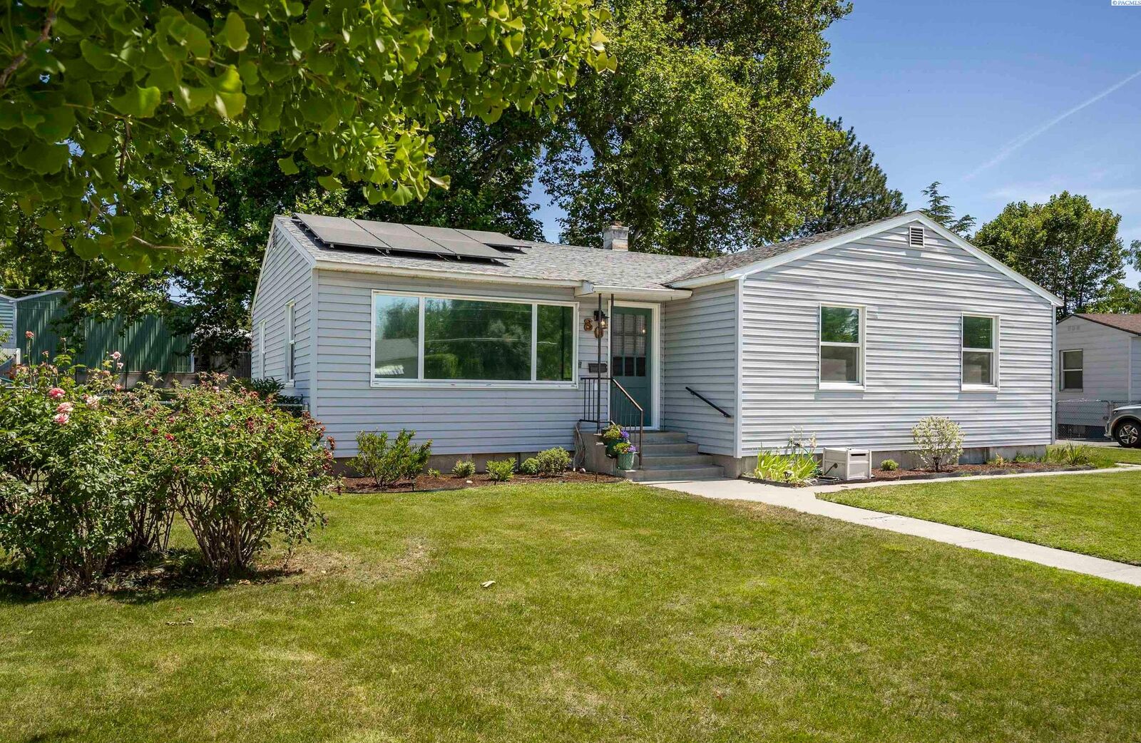 Property Photo:  80 Hodges Court  WA 99354 