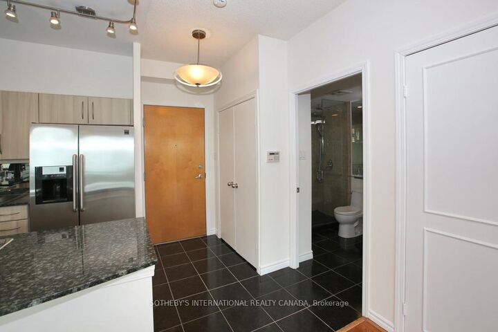 Property Photo: 600 Queens Quay N/A W Sph22 ON M5V 3M3