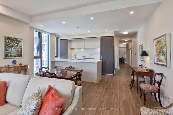 Property Photo: 1 Hillsdale Avenue W 902 ON M4S 0E5