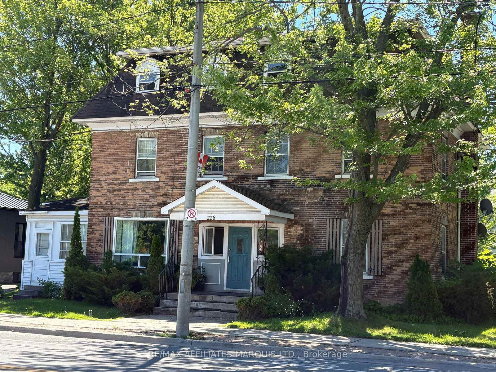 Property Photo:  228 Second Street W  ON K6H 1G7 