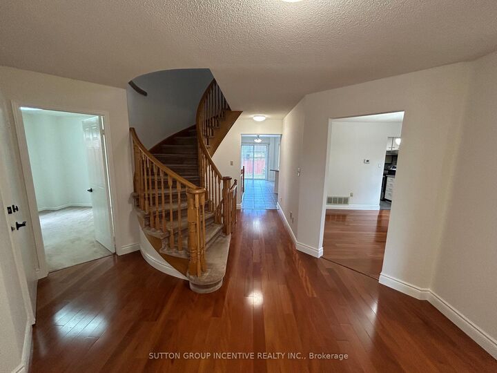 Property Photo:  189 Hanmer Street W  ON L4N 7J9 