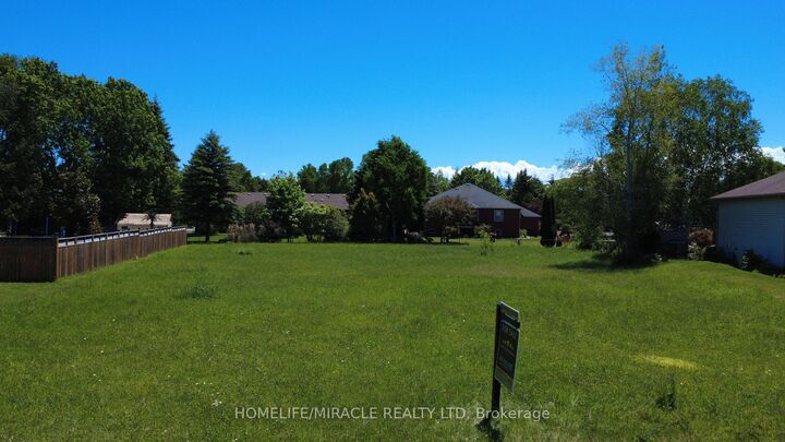 31 Fairway Crescent — photo 1