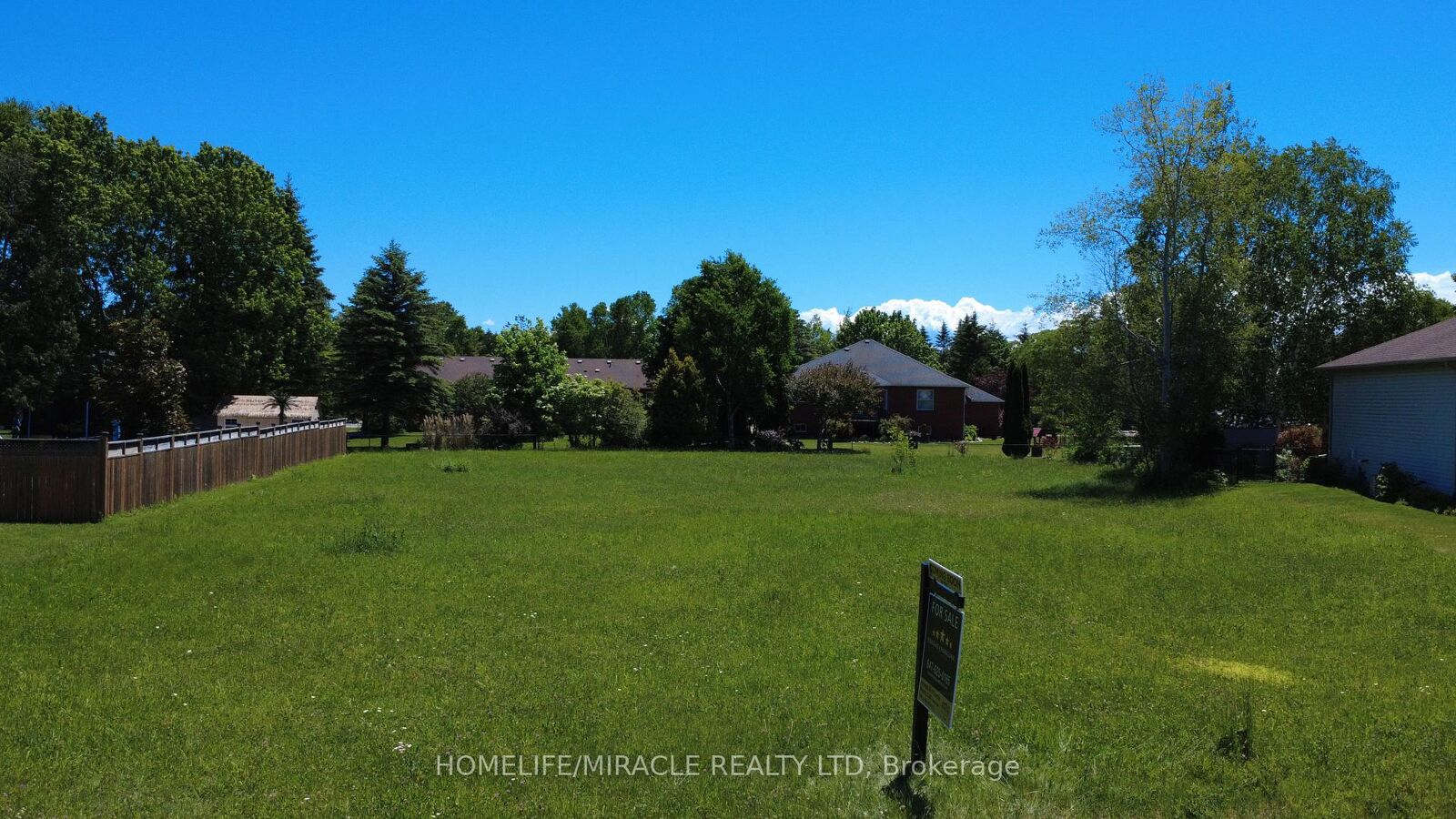 Property Photo: 31 Fairway Crescent ON L9Z 1B9