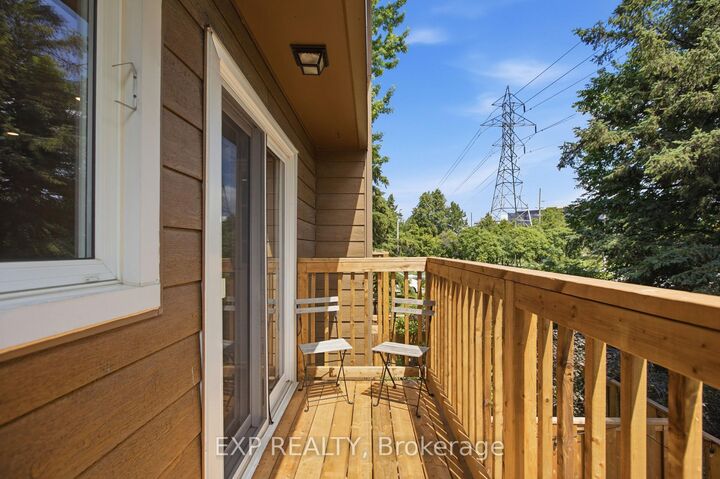 Property Photo:  2092 Eric Crescent  ON K1B 4P4 