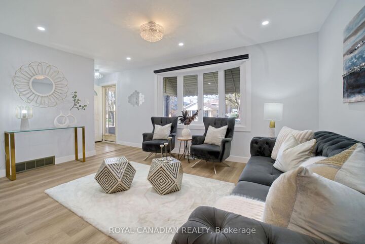 Property Photo:  60 Lysanda Avenue  ON N5Z 4L3 