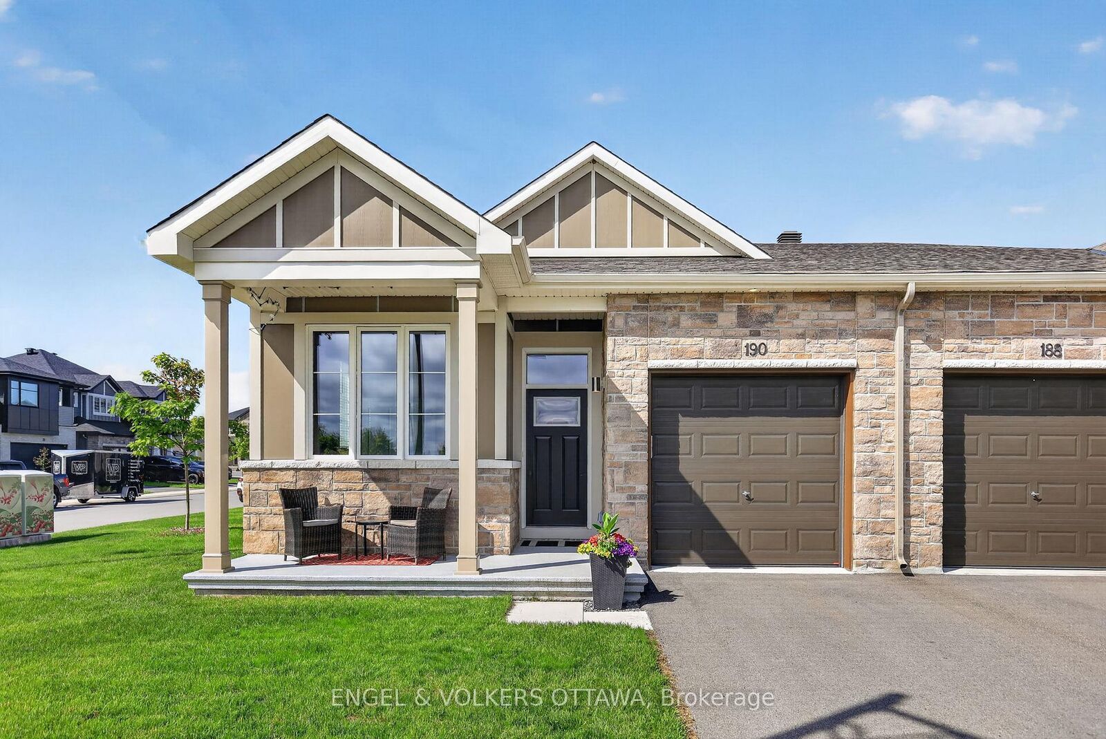 Property Photo:  190 Rathwell Street  ON K7C 0H9 