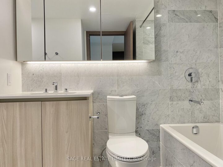 Property Photo:  17 Bathurst Street 801  ON M5V 0N1 