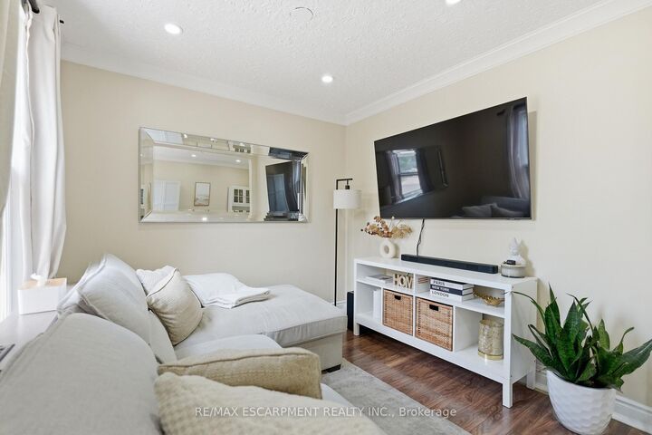 Property Photo:  141 McAnulty Boulevard  ON L8H 3H6 