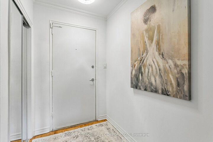 Property Photo: 185 Stephen Drive 101 ON M8Y 3N5