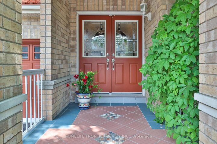 Property Photo: 110 Red River Crescent ON L3X 2R1
