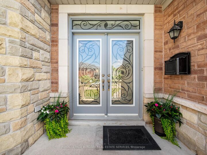 Property Photo: 655 Kozel Court ON L4Z 4E4