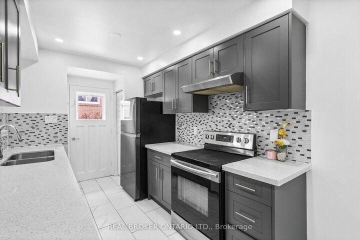 Property Photo:  11 Cathcart Crescent  ON L6T 2A4 