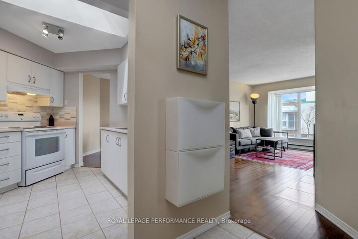 Property Photo: 1 Columbus Avenue 401D ON K1K 4L1