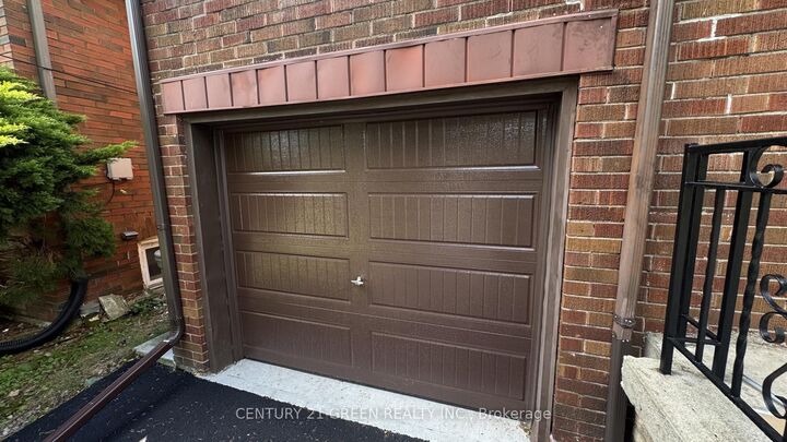 Property Photo: 102 Dalewood Avenue ON L8S 1Z2