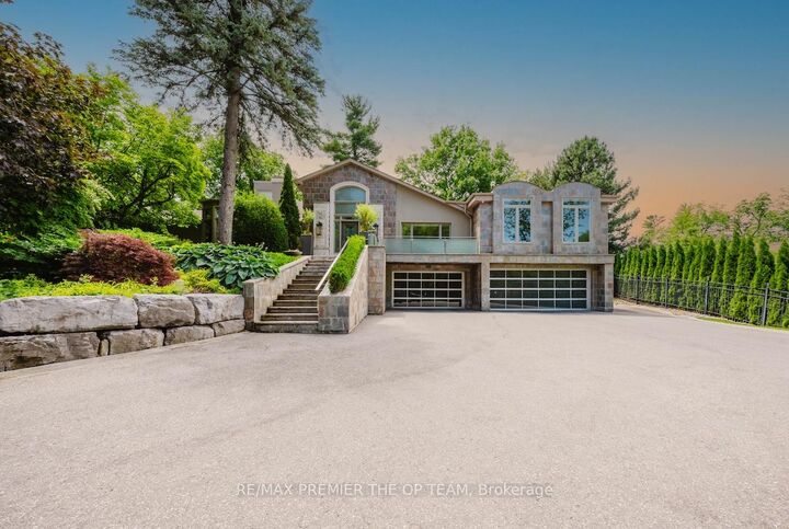 Property Photo: 66 Clubhouse Road ON L4L 2W2