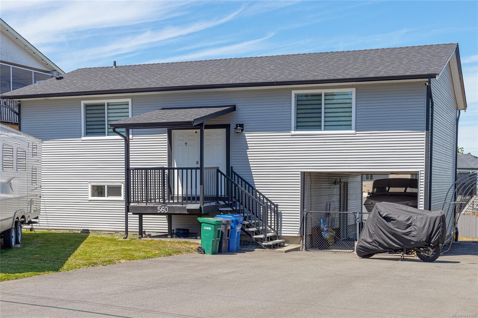 Property Photo:  560 Weber St  BC V9R 5R1 
