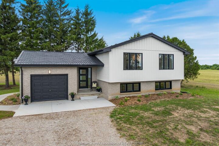 5385 Carriage Road — photo 1