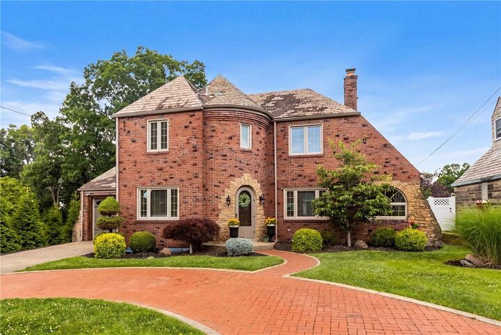 Property Photo:  130 Crestview Dr  PA 15236 