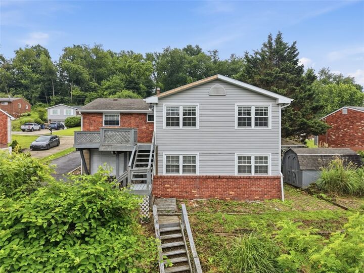 Property Photo:  521 Friendship Drive  PA 15135 